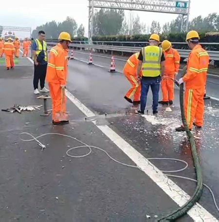 高壓注漿機(jī)瀝青公路路基澆注加固